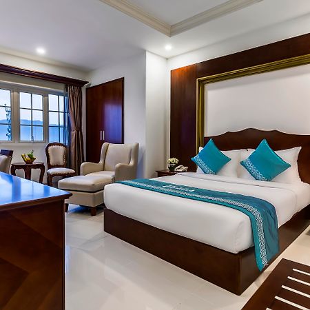 Ibiza Riverfront Da Nang Hotel Powered By Aston Екстериор снимка
