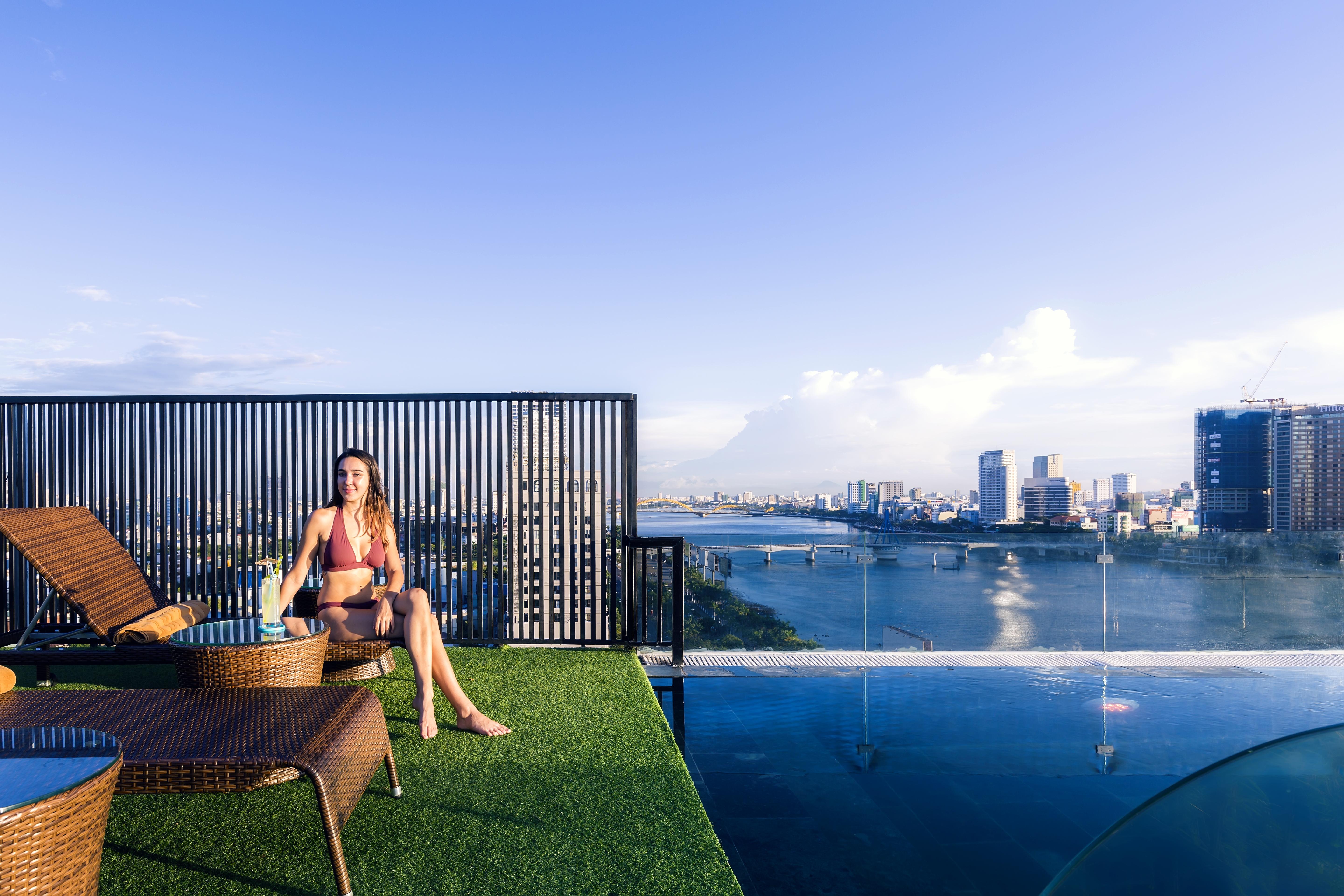Ibiza Riverfront Da Nang Hotel Powered By Aston Екстериор снимка