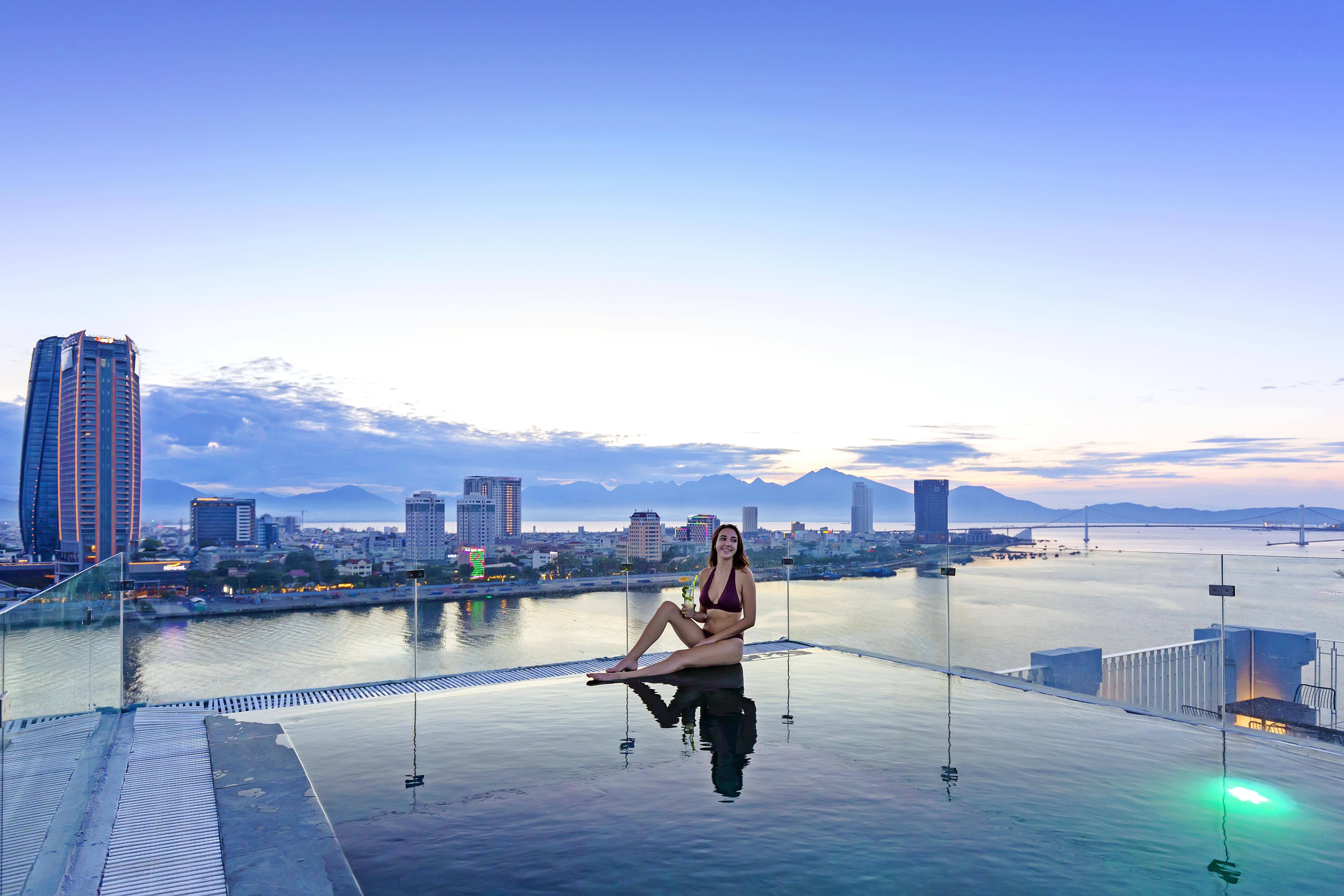 Ibiza Riverfront Da Nang Hotel Powered By Aston Екстериор снимка