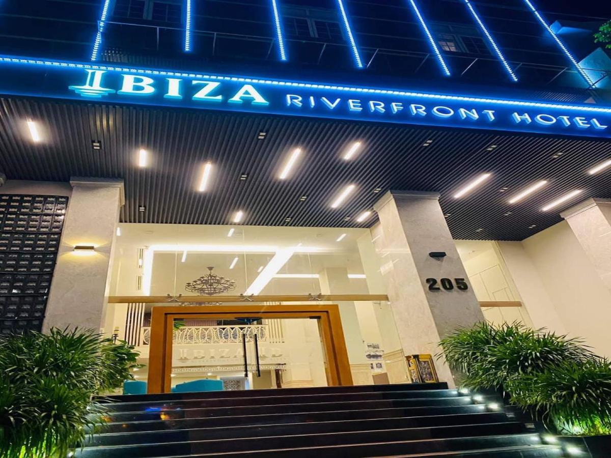Ibiza Riverfront Da Nang Hotel Powered By Aston Екстериор снимка