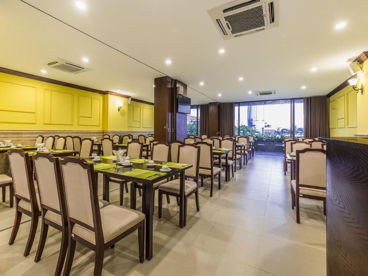 Ibiza Riverfront Da Nang Hotel Powered By Aston Екстериор снимка