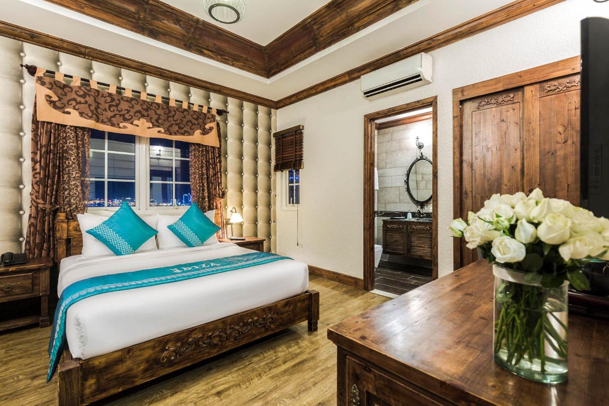 Ibiza Riverfront Da Nang Hotel Powered By Aston Екстериор снимка