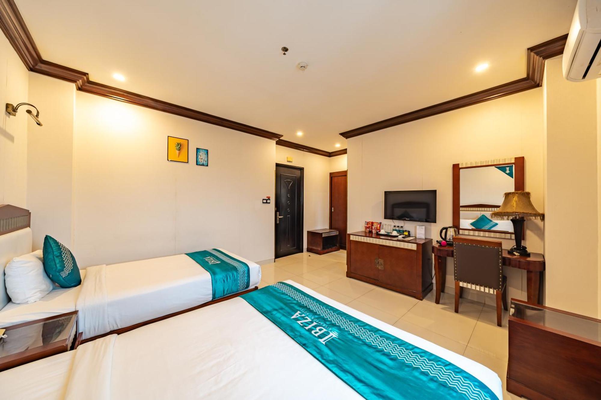 Ibiza Riverfront Da Nang Hotel Powered By Aston Екстериор снимка