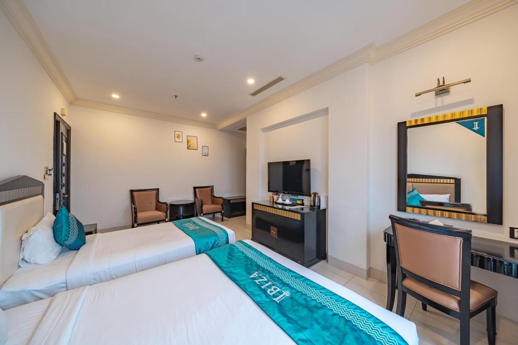 Ibiza Riverfront Da Nang Hotel Powered By Aston Екстериор снимка