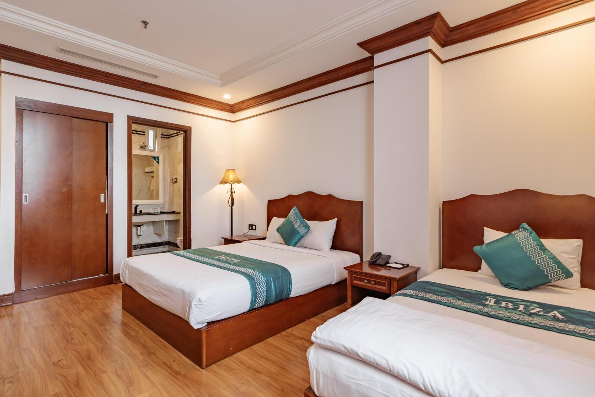 Ibiza Riverfront Da Nang Hotel Powered By Aston Екстериор снимка