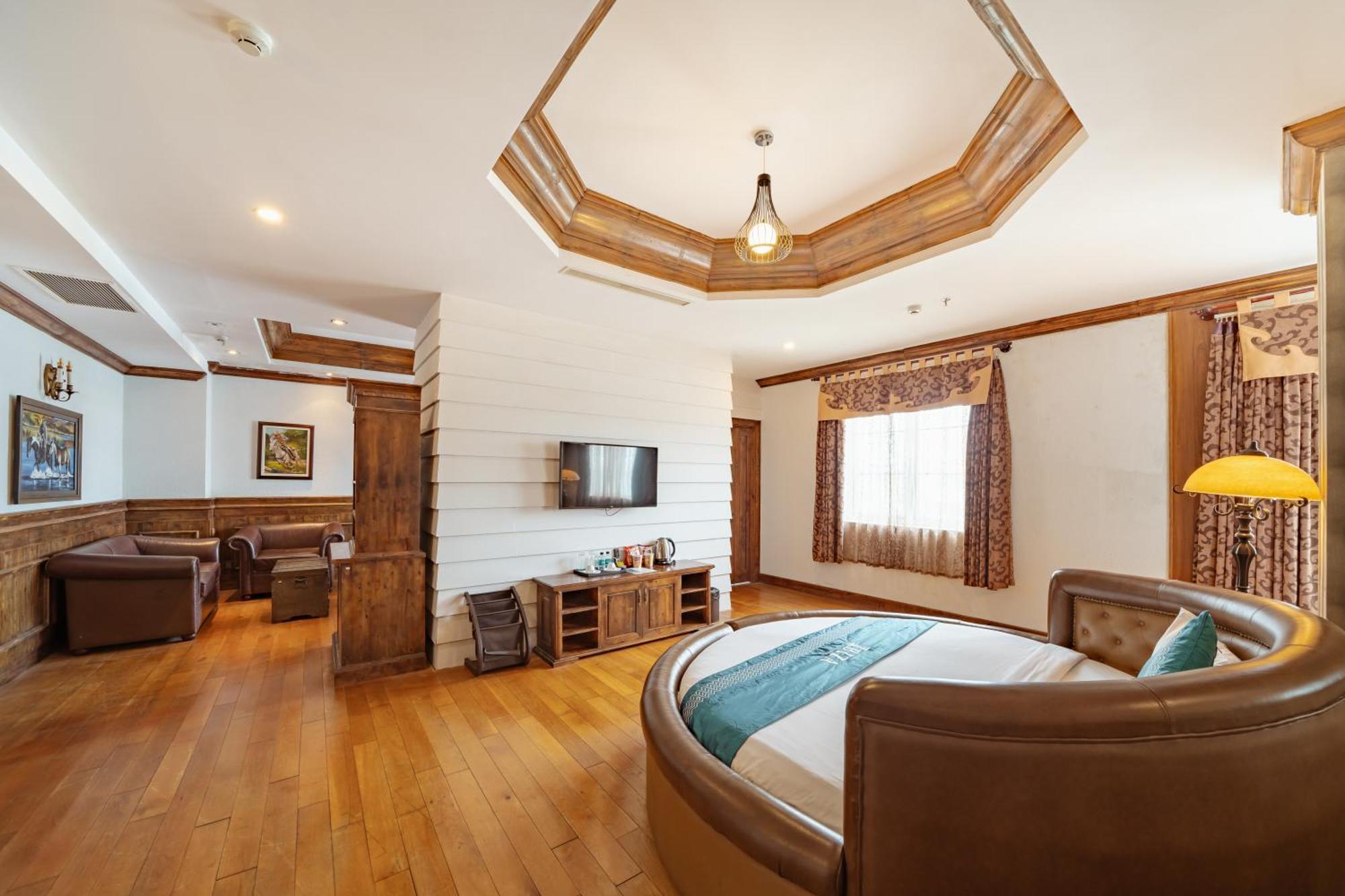 Ibiza Riverfront Da Nang Hotel Powered By Aston Екстериор снимка