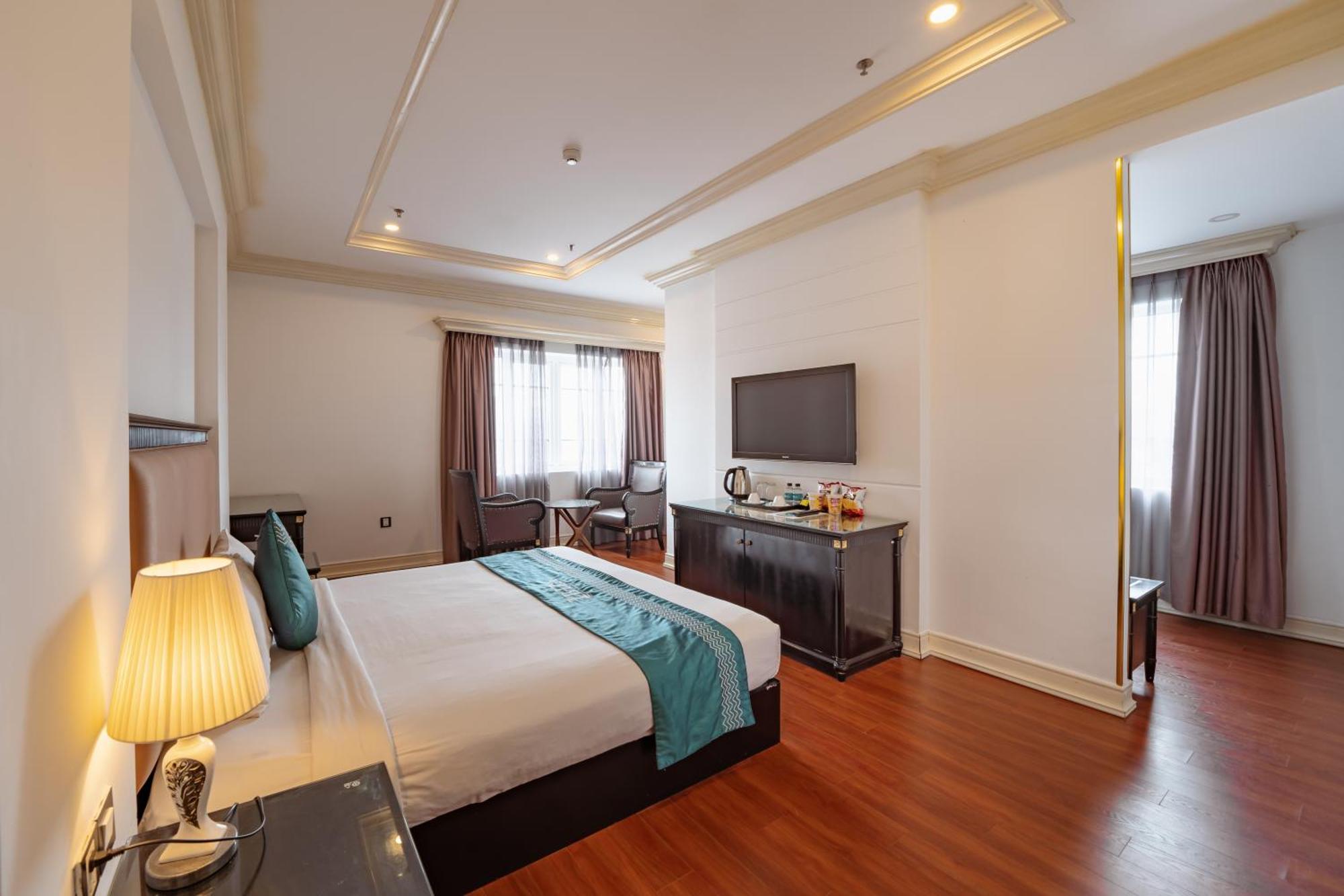 Ibiza Riverfront Da Nang Hotel Powered By Aston Екстериор снимка