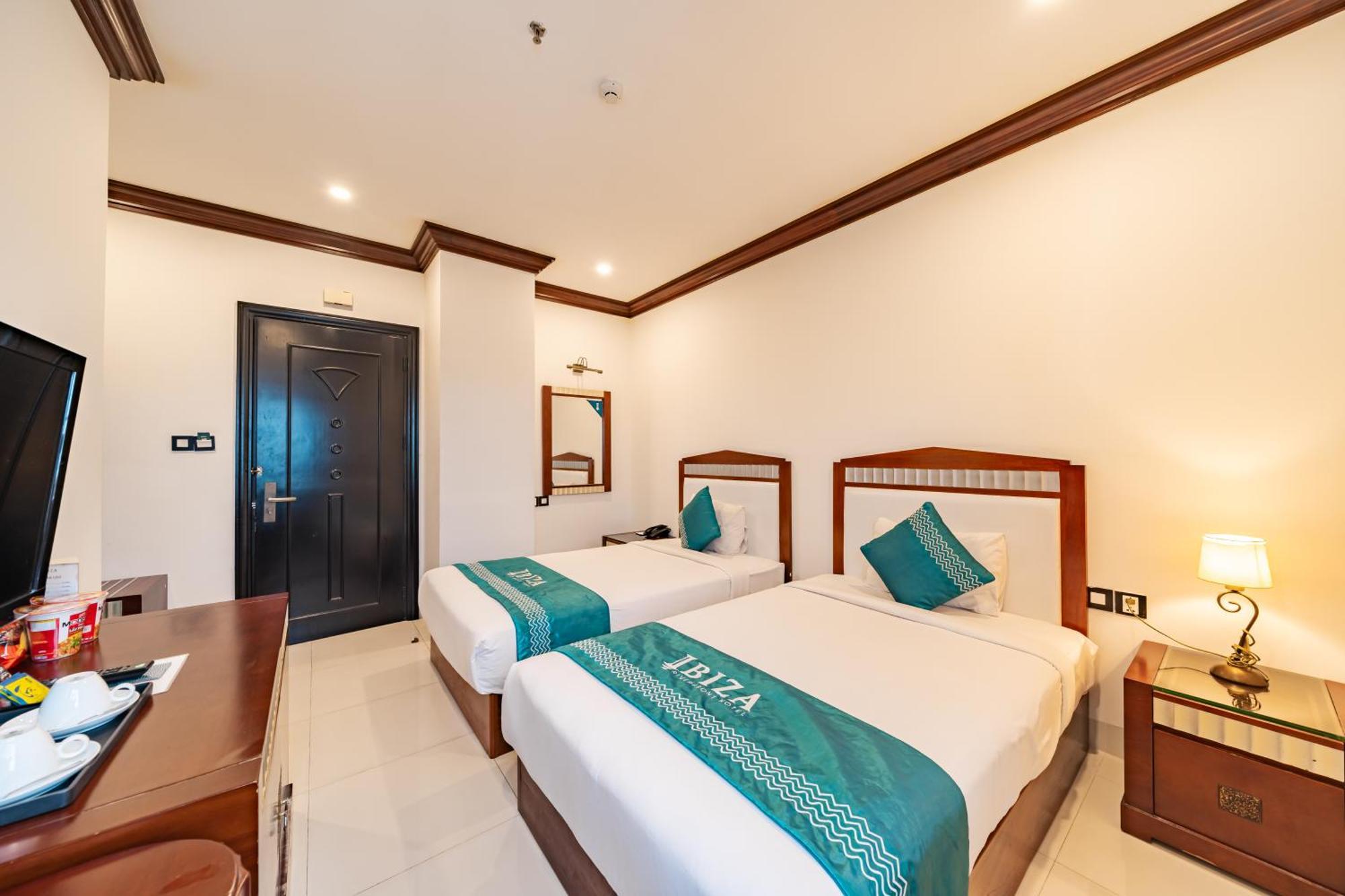 Ibiza Riverfront Da Nang Hotel Powered By Aston Екстериор снимка