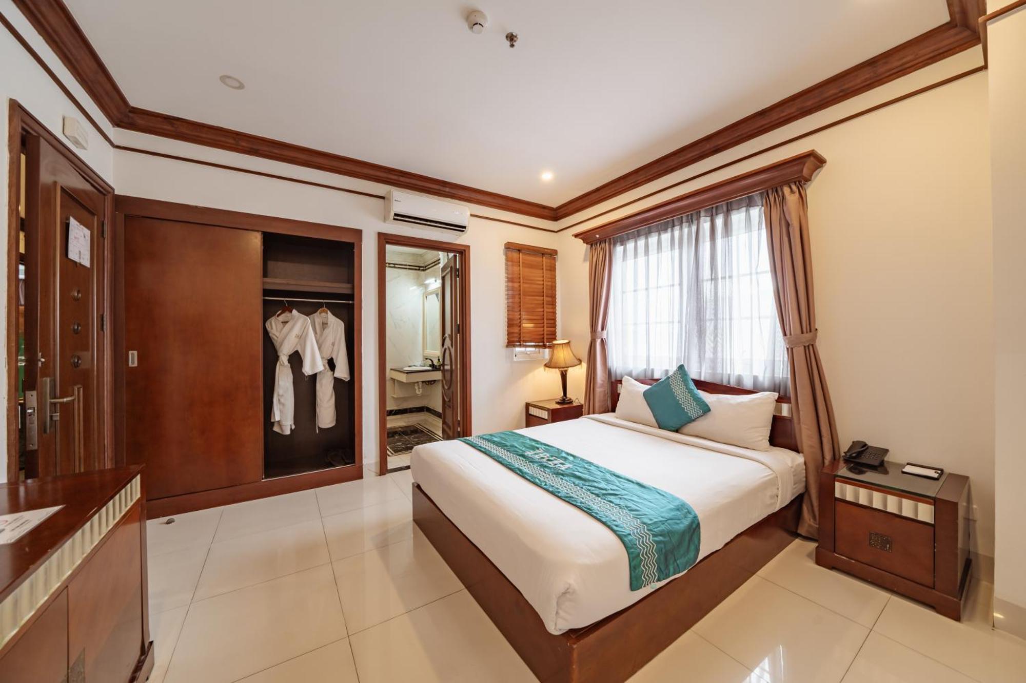 Ibiza Riverfront Da Nang Hotel Powered By Aston Екстериор снимка